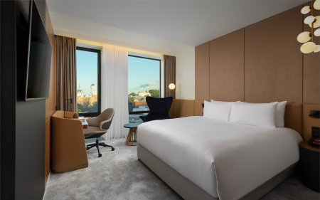 Deluxe room with a view of the city - with a double bed