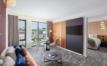 Superior Junior Suite with City View - with Double Bed and Sofa