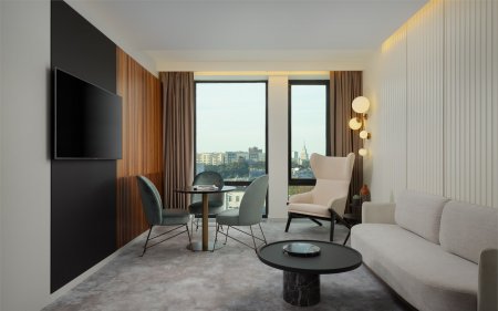 Executive Suite with a view of the city - with a double bed