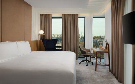 Executive Suite with a view of the city - with a double bed