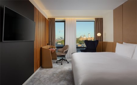 Deluxe room with a view of the city - with a double bed