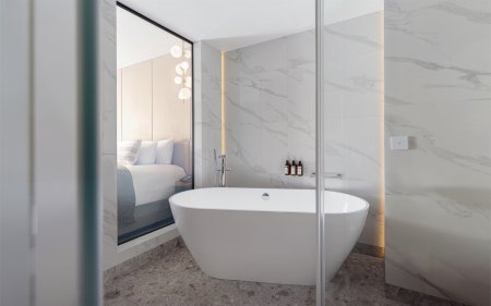 Superior Junior Suite with City View - with Double Bed and Sofa